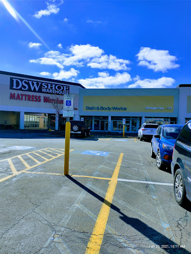 Shoe Store «DSW Designer Shoe Warehouse», reviews and photos, 4100 William Penn Hwy, Monroeville, PA 15146, USA