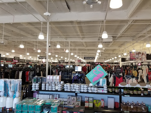 Department Store «Saks OFF 5TH», reviews and photos, 21500 Victory Blvd, Woodland Hills, CA 91367, USA