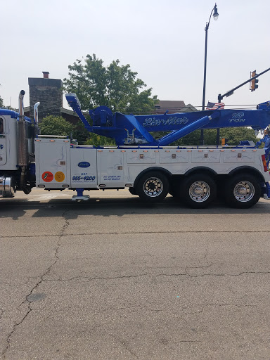 Liquor Store «Dollar House Plus - Wine & Spirits», reviews and photos, 4620 Oakton St, Skokie, IL 60076, USA