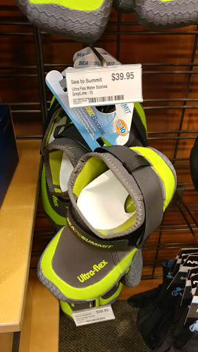 Camping Store «REI», reviews and photos, 200 Ridge Pike #115, Conshohocken, PA 19428, USA