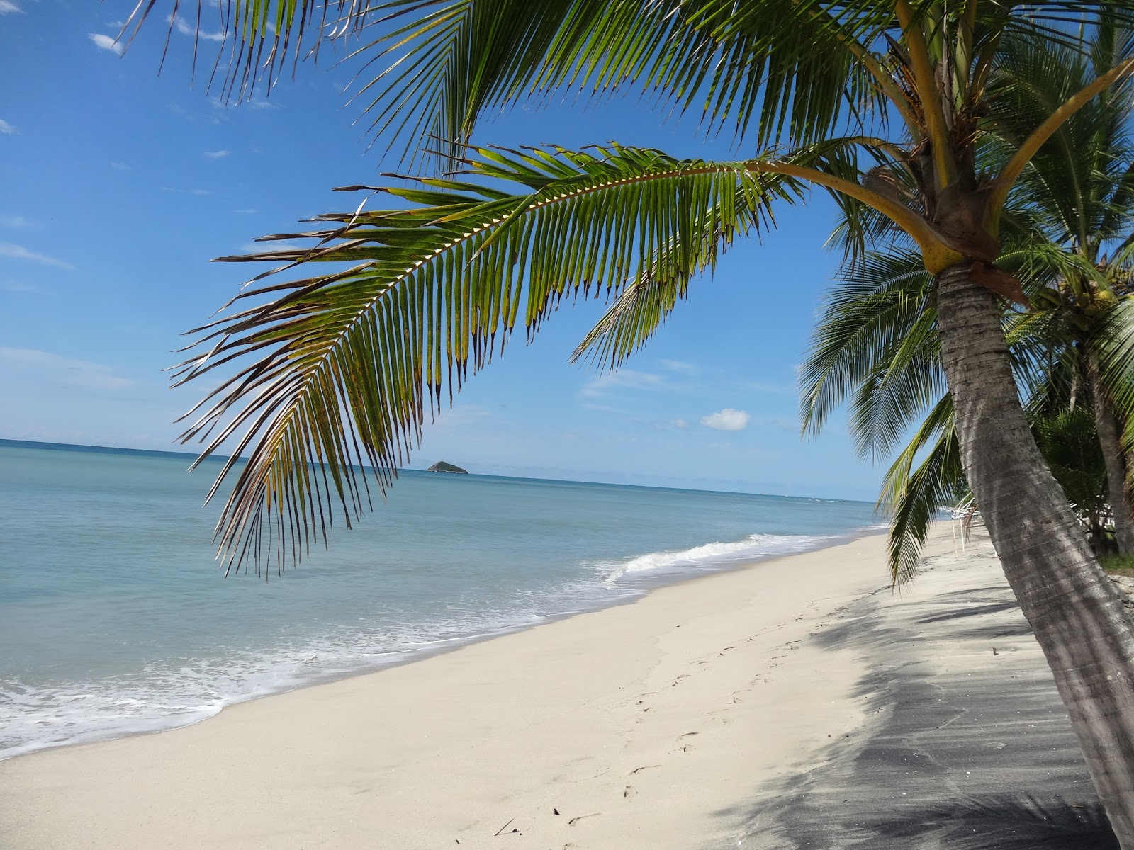 Foto de Santa Clara Beach con arena beige superficie