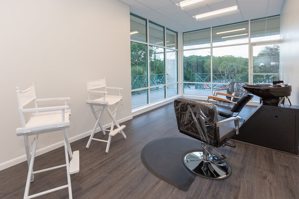 Cirque Salon Studios 33037