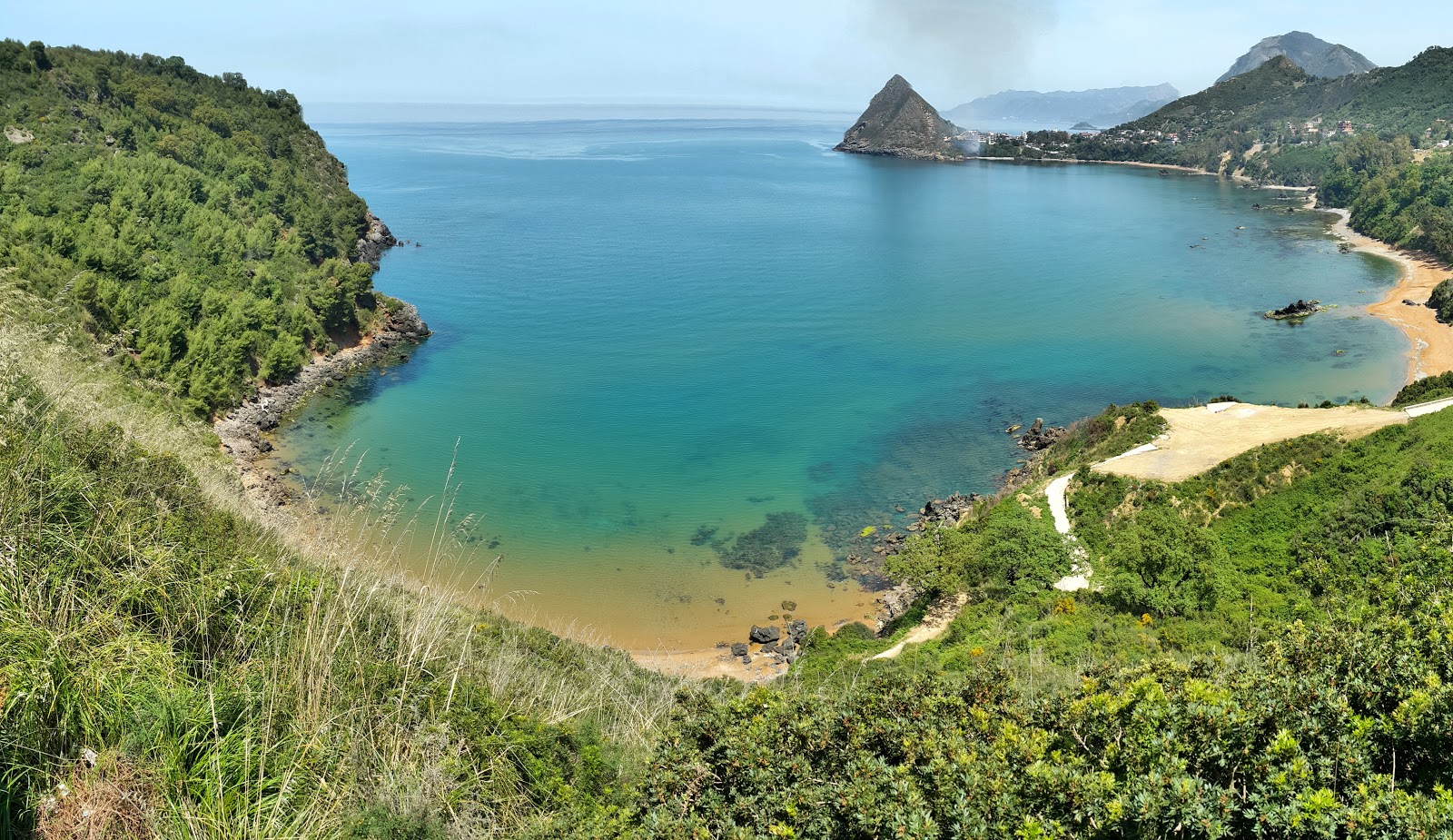 Valokuva Plage d'Afaghirista. pinnalla turkoosi puhdas vesi:n kanssa