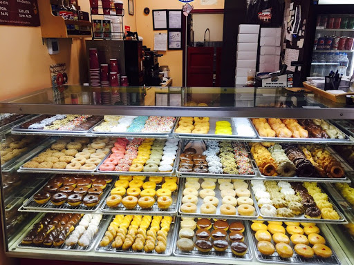 Donut Shop «Family Donut Shop», reviews and photos, 2100 N Northgate Way, Seattle, WA 98133, USA