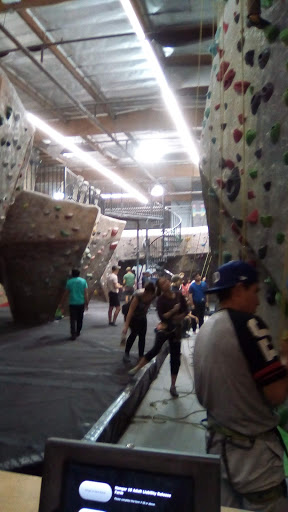 Rock Climbing Gym «Hangar 18 Indoor Climbing Gym - South Bay», reviews and photos, 4926 W Rosecrans Ave, Hawthorne, CA 90250, USA