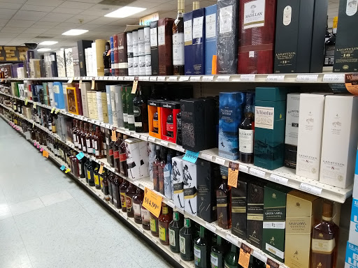 Beer Store «Vans Liquor Store», reviews and photos, 470 Sinsinawa Ave, East Dubuque, IL 61025, USA