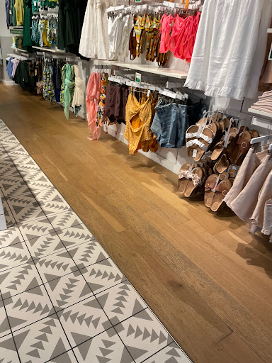 Clothing Store «AEO & Aerie Store», reviews and photos, 825 Dulaney Valley Rd #116, Towson, MD 21204, USA