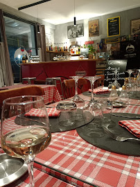 Plats et boissons du Restaurant français Aux Canuts Des Dômes - Bouchon Lyonnais à Clermont-Ferrand - n°4