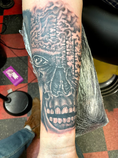 Tattoo Shop «Hall of Tattoos», reviews and photos, 328 E Main St, Norman, OK 73069, USA