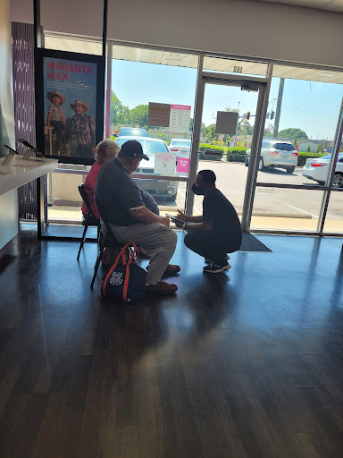 Cell Phone Store «T-Mobile», reviews and photos, 1345 Kempsville Rd, Virginia Beach, VA 23464, USA