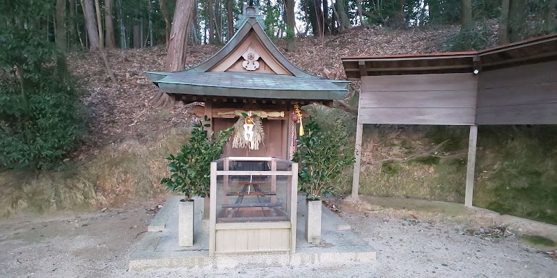 御県神社
