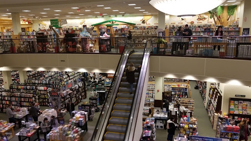 Book Store «Barnes & Noble», reviews and photos, 91 Old Country Rd, Carle Place, NY 11514, USA