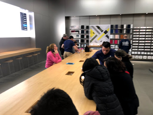 Computer Store «Apple Nanuet», reviews and photos, 8115 Fashion Dr, Nanuet, NY 10954, USA