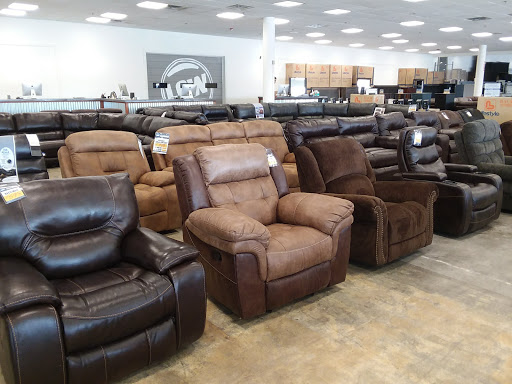 Furniture Store «Evansville Overstock Warehouse Furniture & Mattress», reviews and photos, 201 N Green River Rd, Evansville, IN 47715, USA