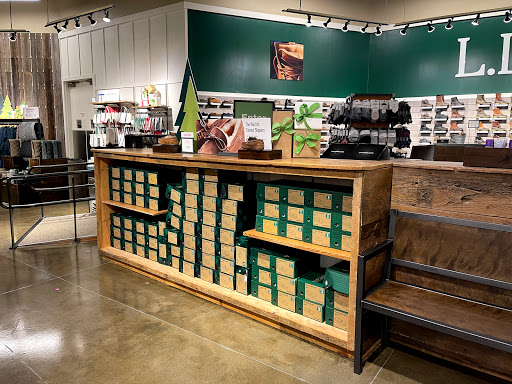 Clothing Store «L.L. Bean», reviews and photos, 75 Evergreen Way, South Windsor, CT 06074, USA