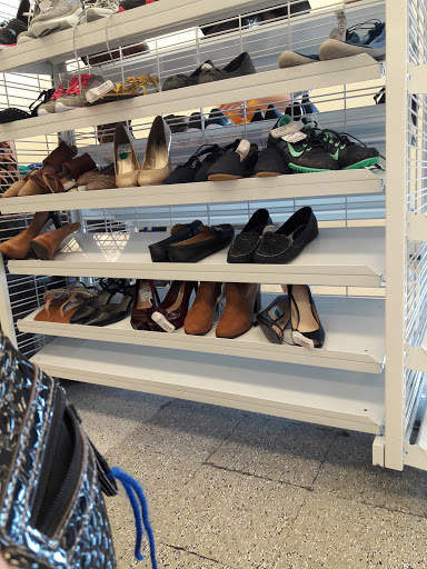 Clothing Store «Ross Dress for Less», reviews and photos, 241 N Glendale Ave, Glendale, CA 91206, USA