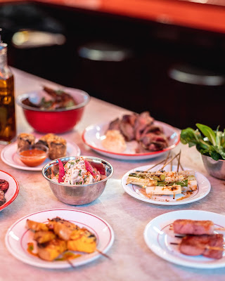 Lolo cave à manger à Paris