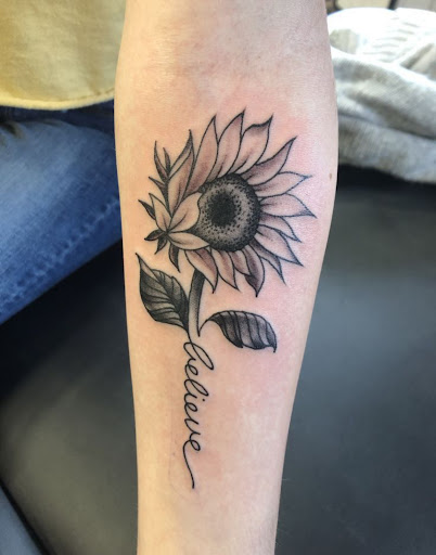 Explore hand tattoo ideas for woman, creative tattoo ideas in Navarre, available at Eleven 11 Tattoo Studio