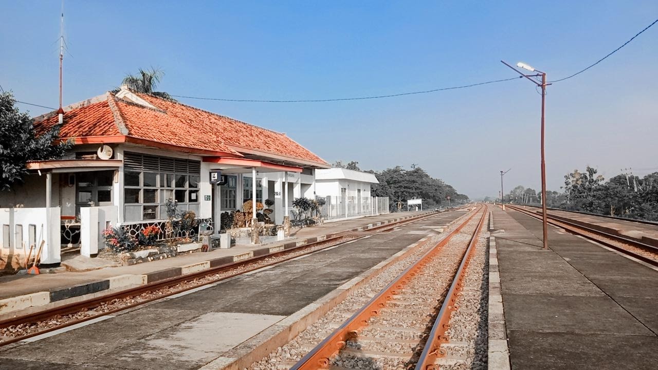 Stasiun Kereta Api Cipunagara Photo