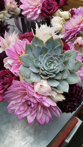 Florist «Countryside Floral & Garden», reviews and photos, 1420 NW Gilman Blvd #1, Issaquah, WA 98027, USA