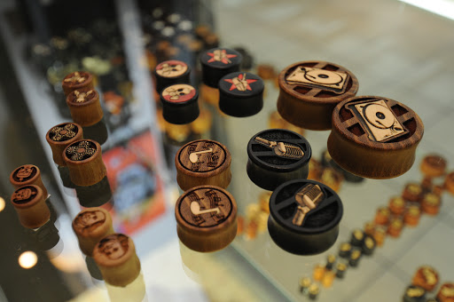 Tattoo Shop «Royal Flesh Tattoo and Piercing», reviews and photos, 4005 N Broadway St, Chicago, IL 60613, USA