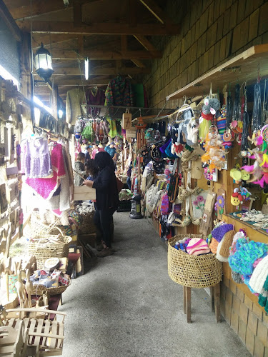 Opiniones de Fería de artesanía Llauquil en Quellón - Tienda de ropa