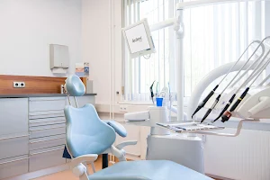 docdens Zehlendorf - Zahnarzt, Implantologie, Zahnersatz image