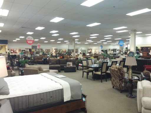 Furniture Store «Raymour & Flanigan Furniture and Mattress Store», reviews and photos, 440 NJ-440, Jersey City, NJ 07305, USA