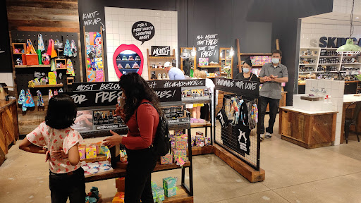 Cosmetics Store «Lush», reviews and photos, 112 E Broadway, Bloomington, MN 55425, USA