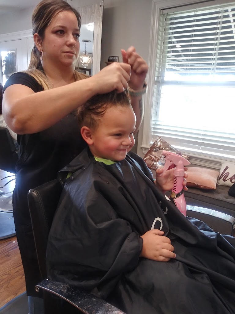 Headley's Hair Salon 70037