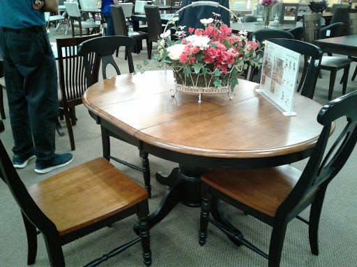 Furniture Store «Raymour & Flanigan Furniture and Mattress Store», reviews and photos, 1345 US-1, North Brunswick Township, NJ 08902, USA