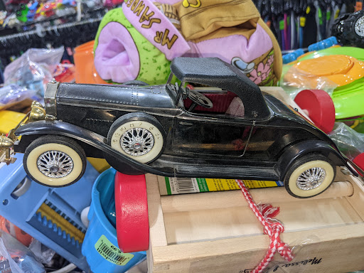 Thrift Store «Goodwill Store & Donation Center», reviews and photos, 12121 W Feerick St, Wauwatosa, WI 53222, USA