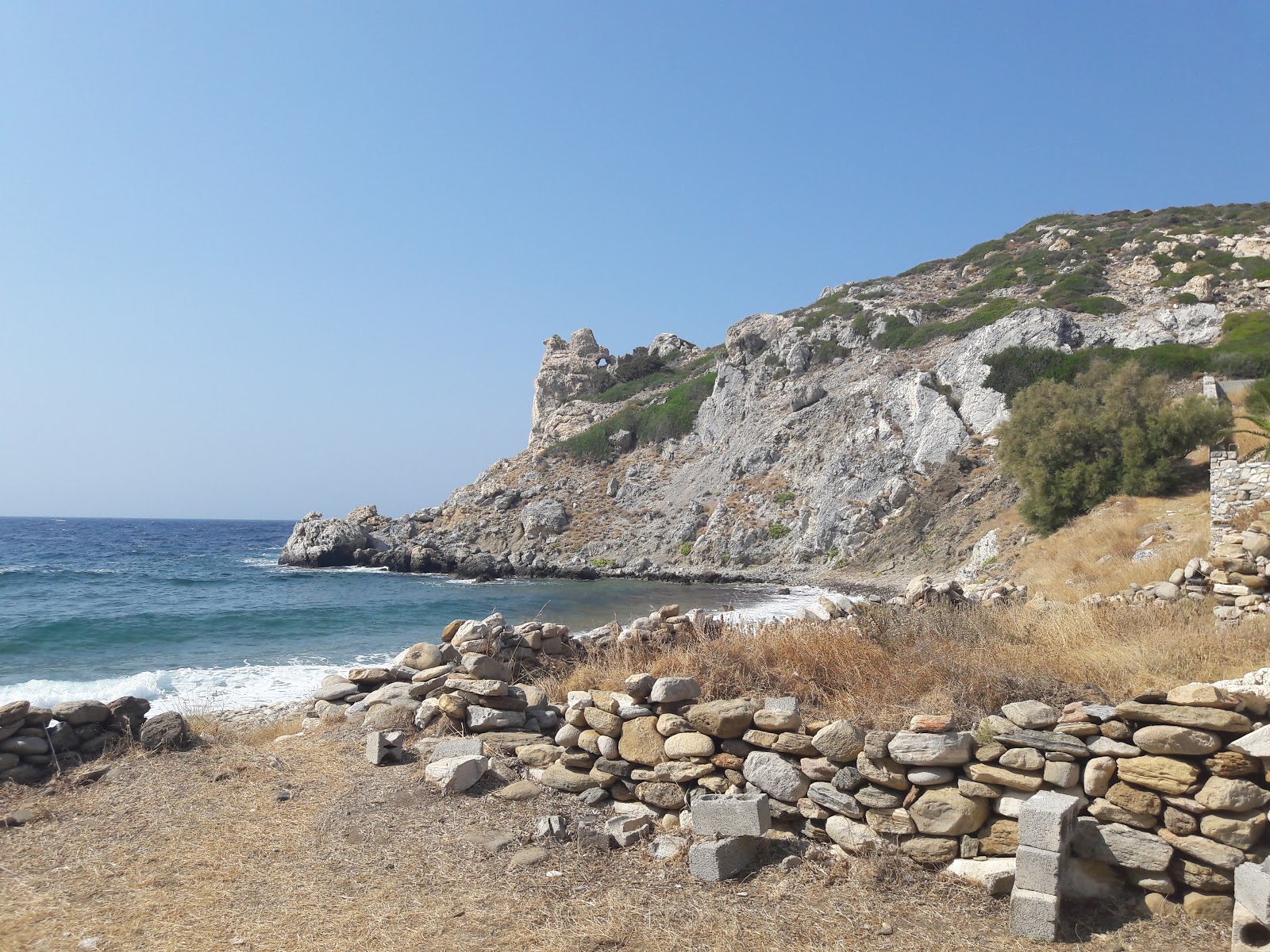 Foto de Agios Theodori com pequena baía