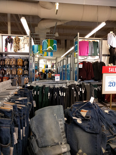 Clothing Store «Old Navy», reviews and photos, 9155 W Stockton Blvd, Elk Grove, CA 95758, USA