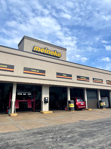Auto Repair Shop «Meineke Car Care Center», reviews and photos, 290 Curry Hollow Rd, Pleasant Hills, PA 15236, USA