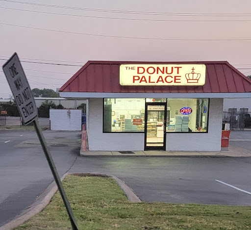 Donut Palace, 175 Tennessee Blvd, Lebanon, TN 37087, USA, 