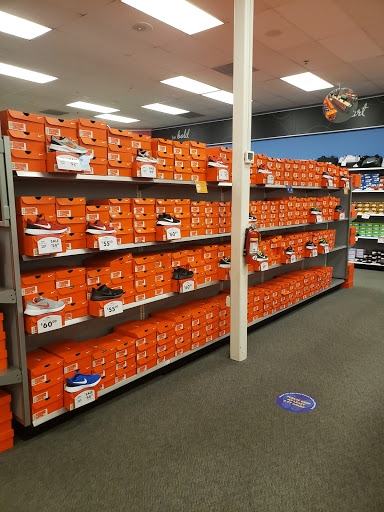Shoe Store «Shoe Carnival», reviews and photos, 740 Ernest W Barrett Pkwy NW, Kennesaw, GA 30144, USA