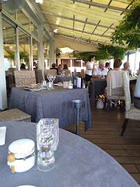Atmosphère du Restaurant de poisson L'Amarette à Le Grau-du-Roi - n°9