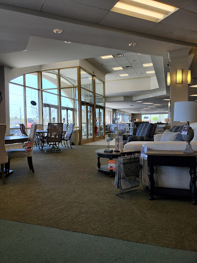 Furniture Store «Raymour & Flanigan Furniture and Mattress Store», reviews and photos, 2780 W Ridge Rd, Rochester, NY 14626, USA