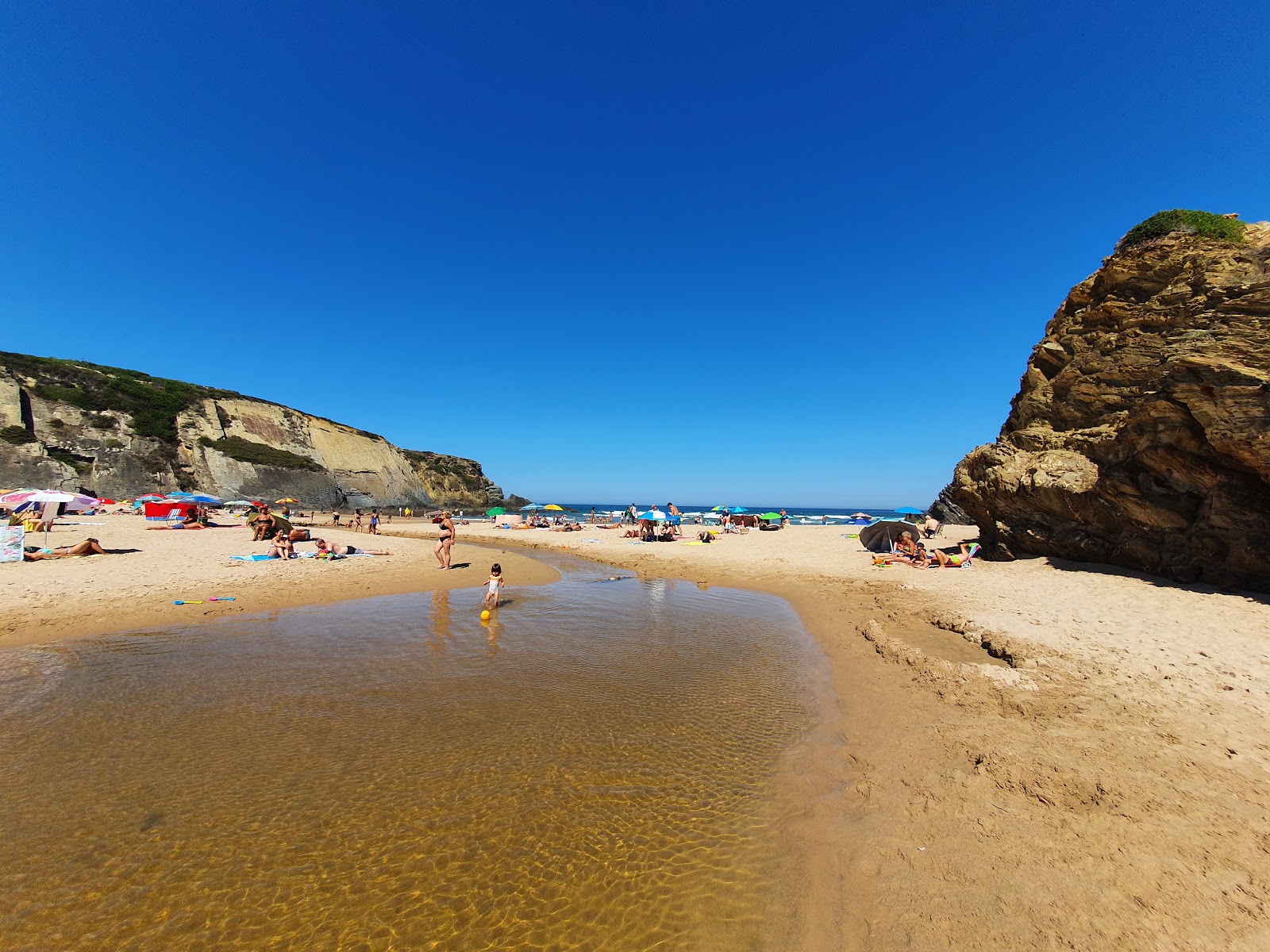 Fotografija Praia do Carvalhal in naselje