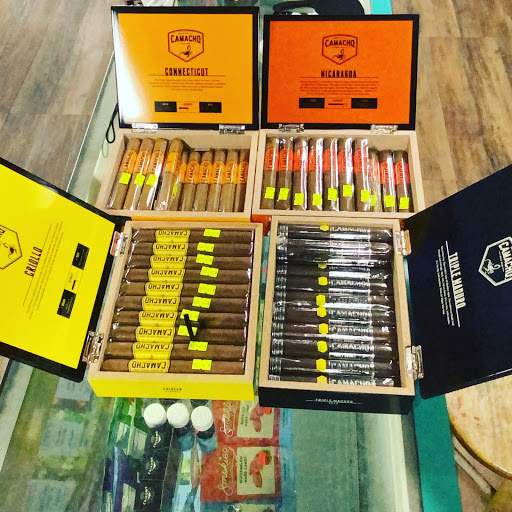 Tobacco Shop «J & J Tobacco», reviews and photos, 3273 Berlin Turnpike, Newington, CT 06111, USA