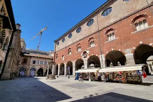 Piazza Mercanti image
