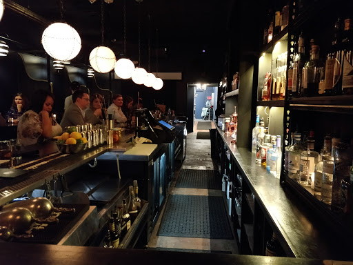 Hank's Cocktail Bar