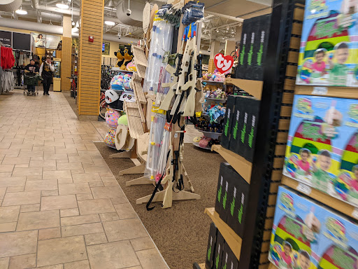 Sporting Goods Store «SCHEELS», reviews and photos, 17202 Davenport St, Omaha, NE 68118, USA