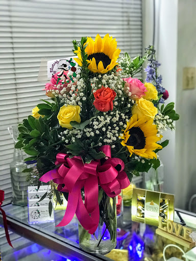Florist «Fantasy Flower Shop», reviews and photos, 504 E Main St, Grand Prairie, TX 75050, USA
