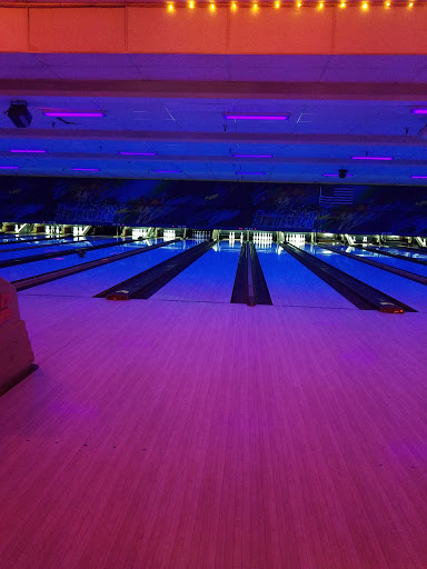 Bowling Alley «Brunswick Zone Foothill Lanes», reviews and photos, 17238 E Foothill Blvd, Fontana, CA 92335, USA