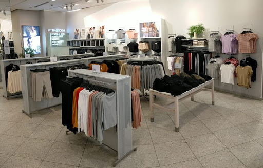 Stores to buy benetton women's products Cairo