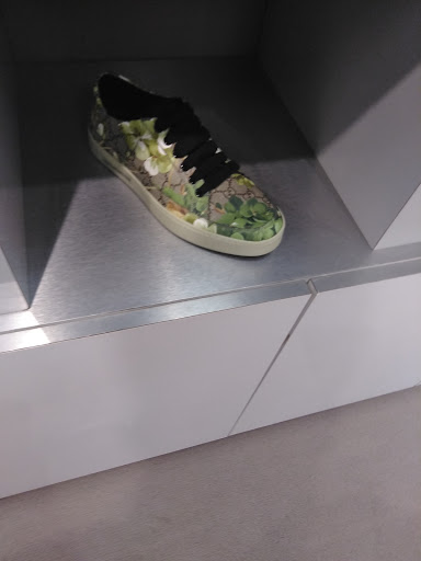 Boutique «Gucci Outlet», reviews and photos, 50 Hartz Way, Secaucus, NJ 07094, USA