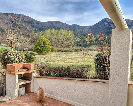 Extérieur Maison d'hôtes Domaine Nyons Saint Rimbert : 3 villas, tennis, piscine, mini-golf en Drôme Provençale 26110 Nyons