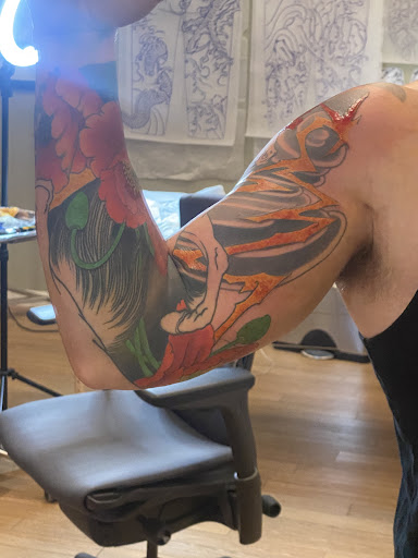 Explore tattoo ideas for belly button, creative tattoo ideas in Albany, available at Andre MalcolmTATTOO